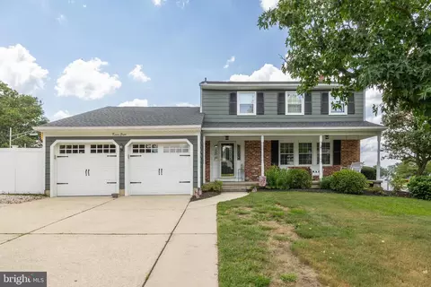 28 Kirkdale Dr, Marlton, NJ 08053