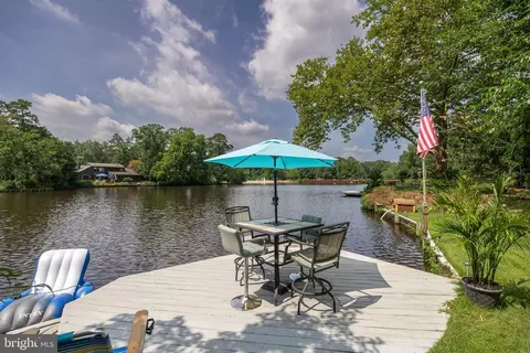 49 N Lakeside Dr W, Medford, NJ 08055