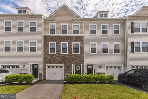 8 Ravenna Ln, Mount Laurel, NJ 08054