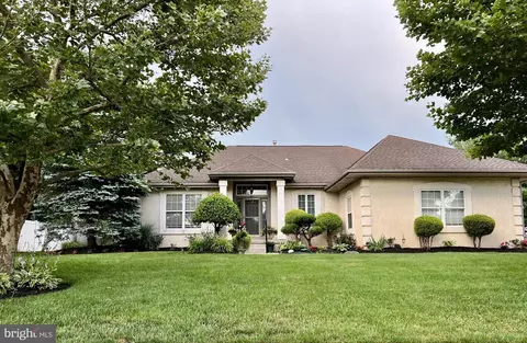 97 Parry Dr, Hainesport, NJ 08036