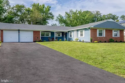 12 Tempest Ln, Willingboro, NJ 08046