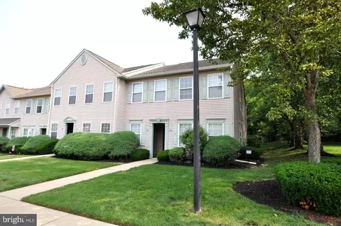 81 Foxglove Dr, Delran, NJ 08075