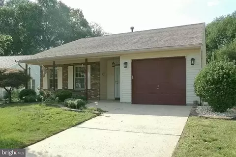 9 Candlelight Cir, Columbus, NJ 08022