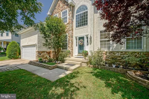 13 Red Hill Ct, Mount Laurel, NJ 08054