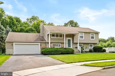 8 Shawns Way, Burlington, NJ 08016