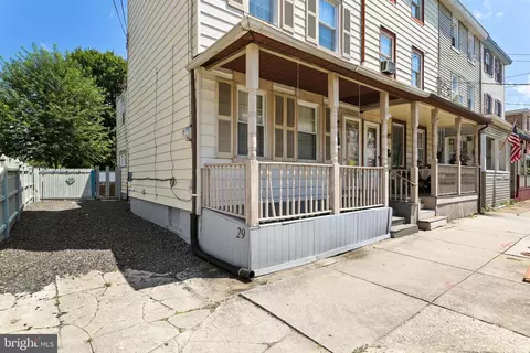 29 Pine St, Mount Holly, NJ 08060