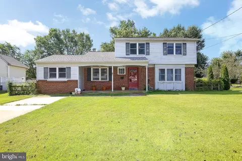 8 Bancroft Rd, Marlton, NJ 08053