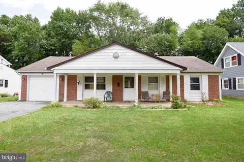 110 Eastbrook Ln, Willingboro, NJ 08046