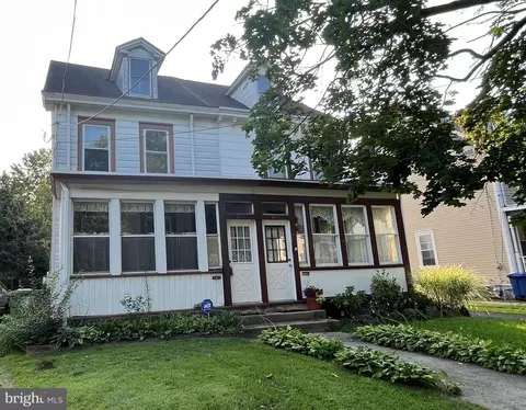 811 Cinnaminson Ave, Palmyra, NJ 08065