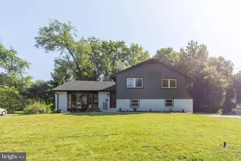 123 Forest Rd, Moorestown, NJ 08057