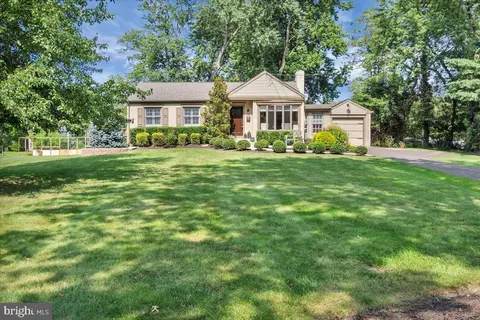 707 Covington Ter, Moorestown, NJ 08057