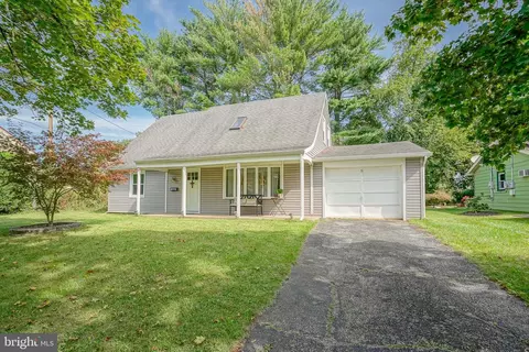 5 Melville Ln, Willingboro, NJ 08046