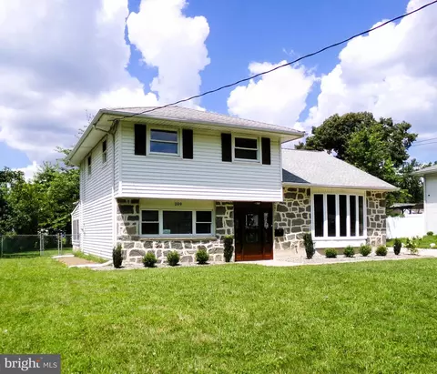 209 Stephen Dr, Cinnaminson, NJ 08077