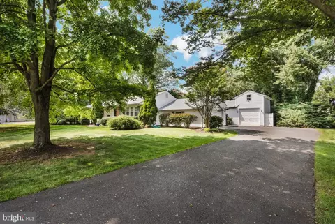 216 Douglass Ct, Moorestown, NJ 08057