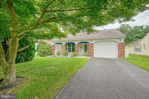 43 Maidstone Pl, Southampton, NJ 08088