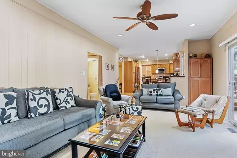 150 Squirrel Tree Ln, Mount Laurel, NJ 08054 photo 18