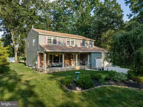 150 Squirrel Tree Ln, Mount Laurel, NJ 08054