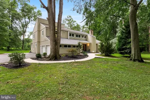 927 Cox Rd, Moorestown, NJ 08057