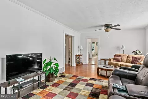 214 E Park Ave, Maple Shade, NJ 08052 photo 9