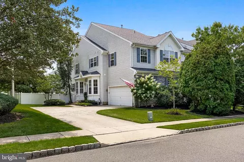 1 Glen Forest Rd, Mount Laurel, NJ 08054