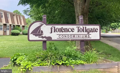 286 Florence Tollgate Pl, Florence, NJ 08518
