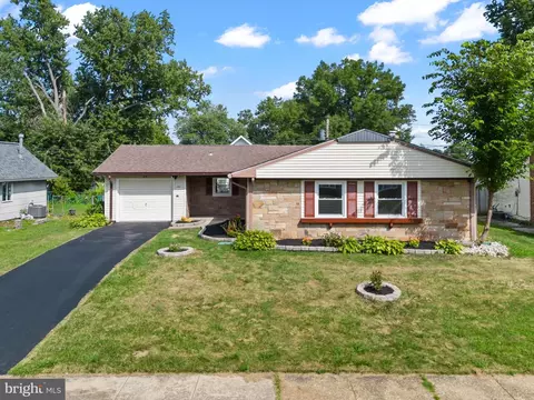 40 Granite Ln, Willingboro, NJ 08046