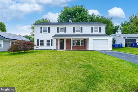 15 Parish Ln, Willingboro, NJ 08046