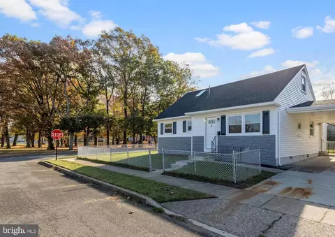 50 W 6th St, Burlington, NJ 08016
