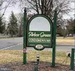 275 Green St #5C6, Beverly, NJ 08010