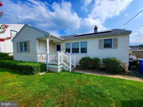 330 Orchard Ave, Burlington, NJ 08016