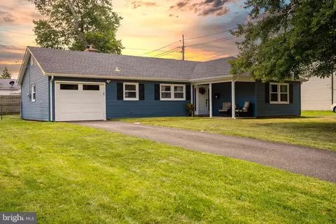 7 E Stokes Rd, Willingboro, NJ 08046