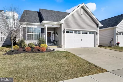 12 Hastings Ave, Medford, NJ 08055