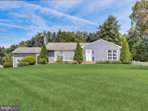 175 Haines Dr, Moorestown, NJ 08057