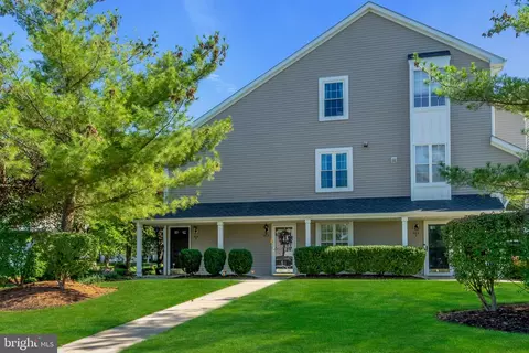 904 Saxony Dr # B, Mount Laurel, NJ 08054
