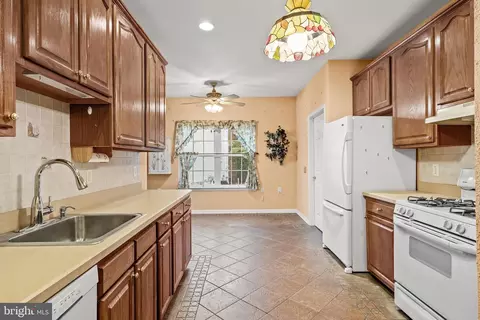27 Ashley Dr, Delran, NJ 08075 photo 11