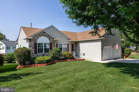 27 Ashley Dr, Delran, NJ 08075 photo 2