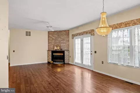 27 Ashley Dr, Delran, NJ 08075 photo 6