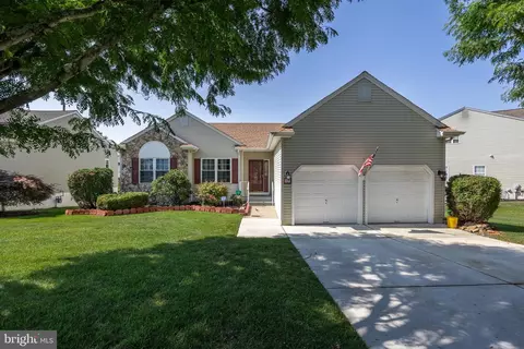 27 Ashley Dr, Delran, NJ 08075