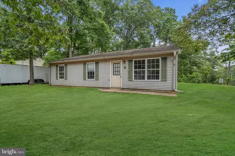 6 Dahlia St, Browns Mills, NJ 08015