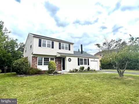 21 Crestwood Dr, Burlington, NJ 08016