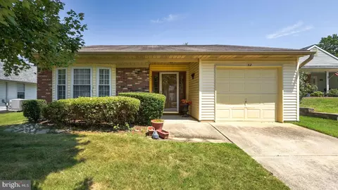 52 Lake View Ter, Columbus, NJ 08022