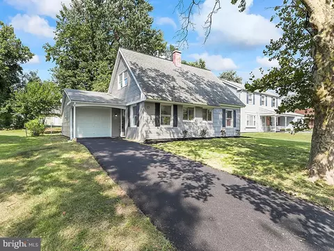 17 Babcock Ln, Willingboro, NJ 08046