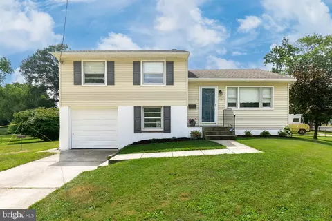 4 Plymouth Dr, Marlton, NJ 08053