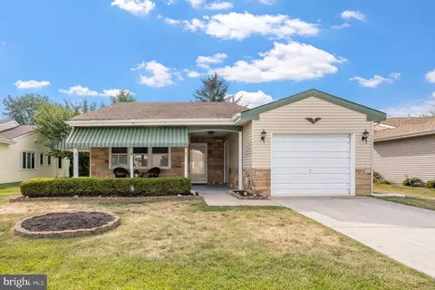 101 Huntington Dr, Southampton, NJ 08088
