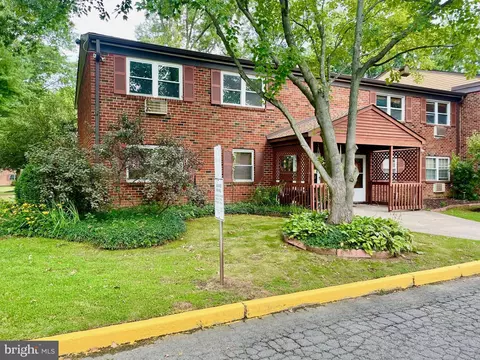916 Garnet Dr, Burlington, NJ 08016