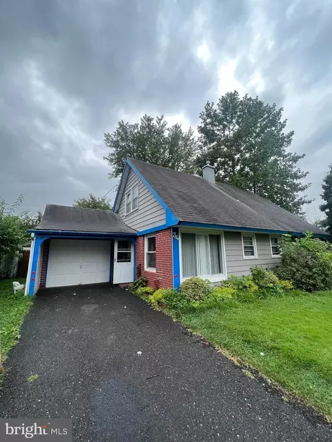 34 Poplar Ln, Willingboro, NJ 08046