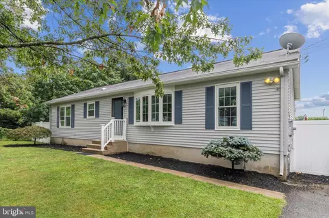 336 E 2nd St, Florence, NJ 08518