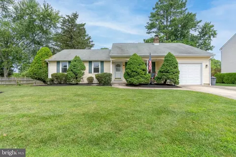 142 Red Stone Rdg, Delran, NJ 08075