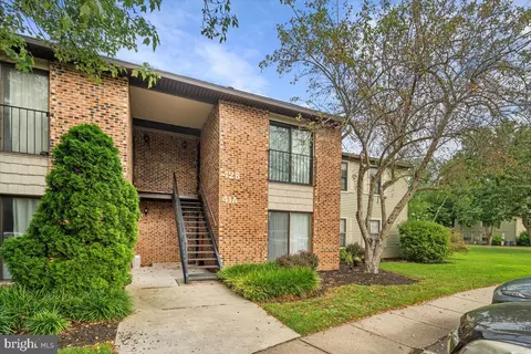 42 W Bluebell Ln #B, Mount Laurel, NJ 08054