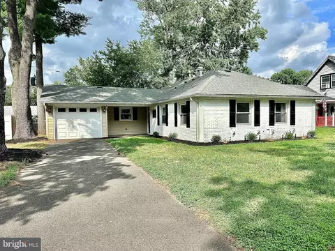 29 Meadowlark Ln, Willingboro, NJ 08046